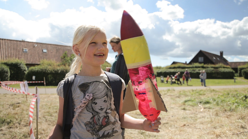 Sabine 8 år, vinder af raketkonkurrence